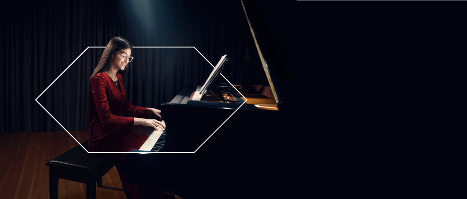 girl-playing-piano