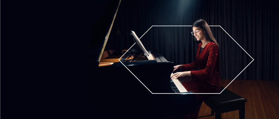 girl-playing-piano