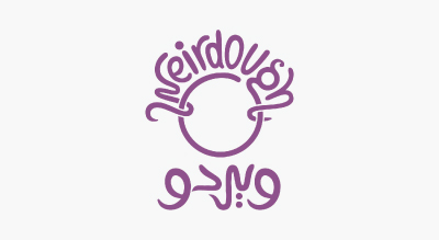 the image shows the name brand " Weirdough" in both languages, in purple color and the backgroungd is white