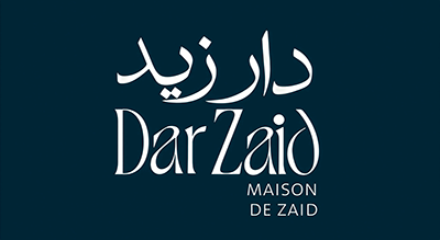 الشعار يوضح "دار زيد" باللون الابيض والخلفيه ازرق