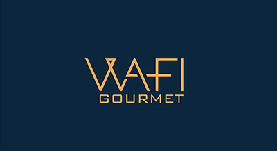 الشعار يوضح "Wafi Gourmet" باللون الذهبي  والخلفيه زرقاء